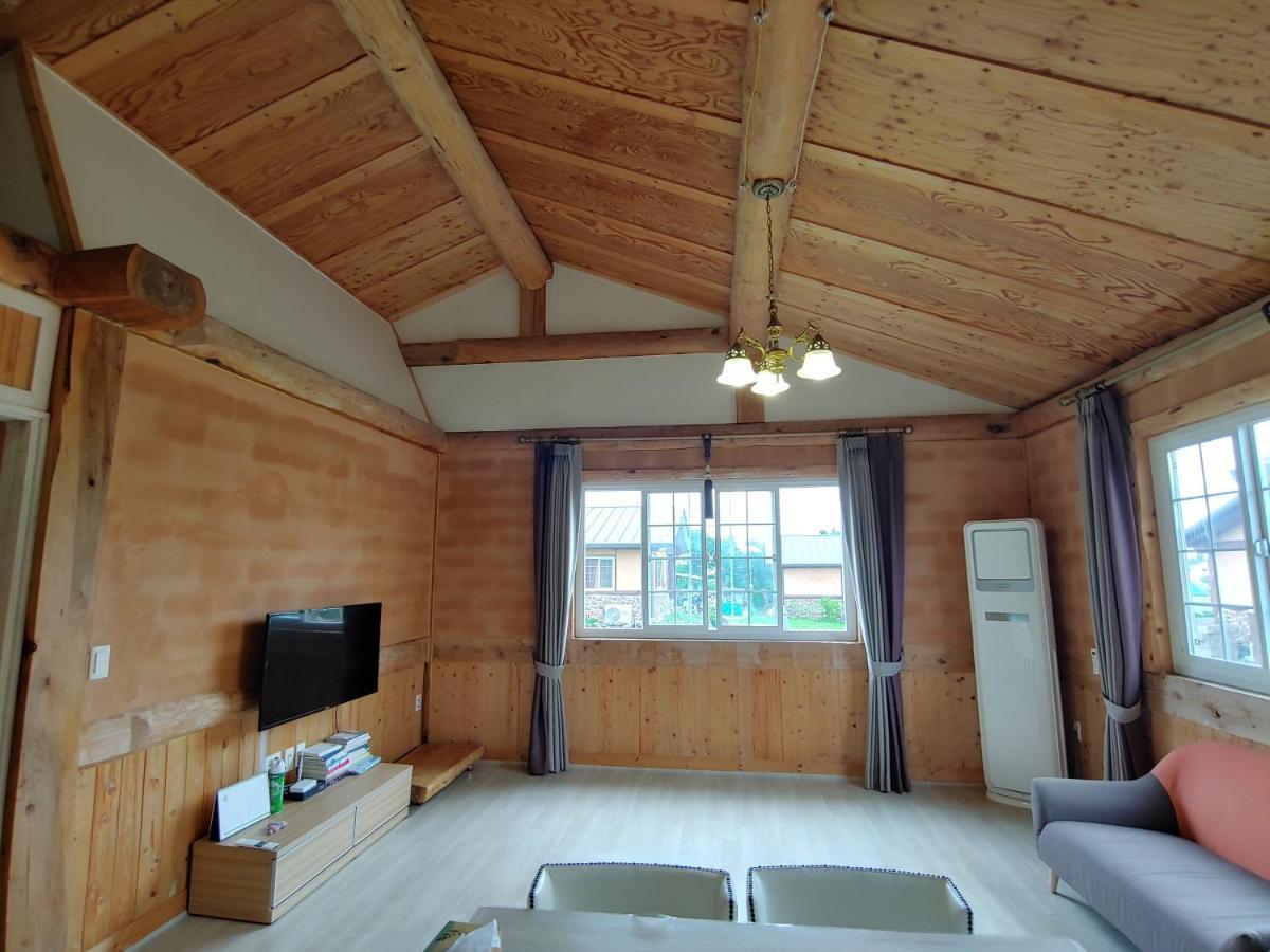Geumok Log Pension Seogwipo Zewnętrze zdjęcie